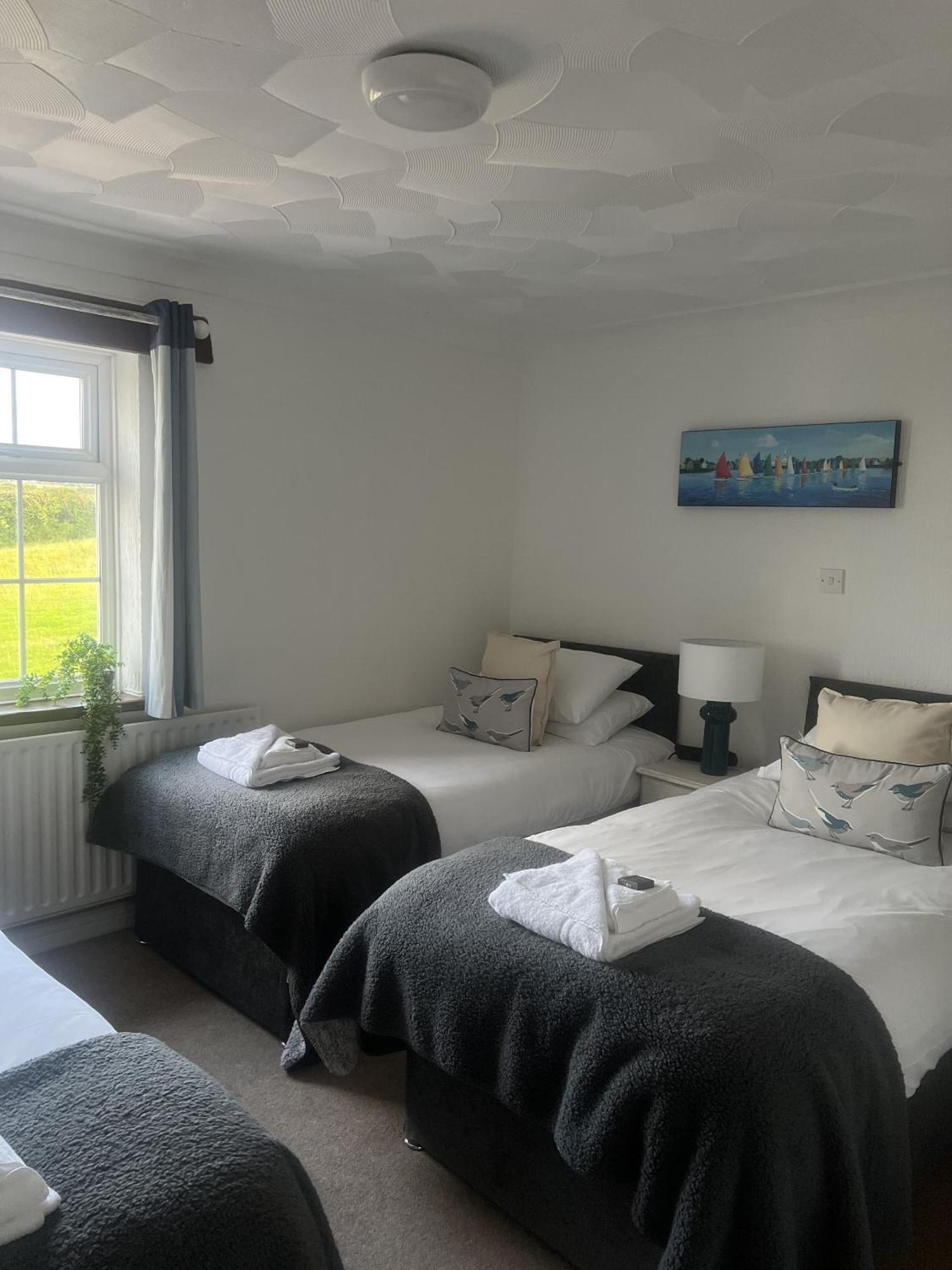 Ty Dderw Country Inn Moelfre Habitación foto