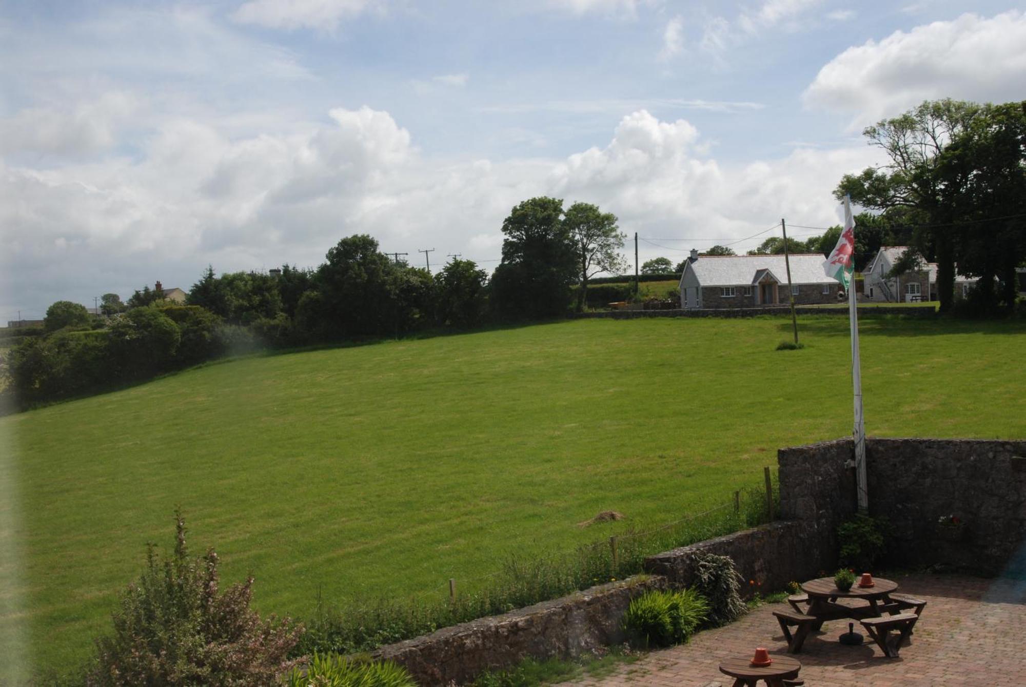 Ty Dderw Country Inn Moelfre Exterior foto